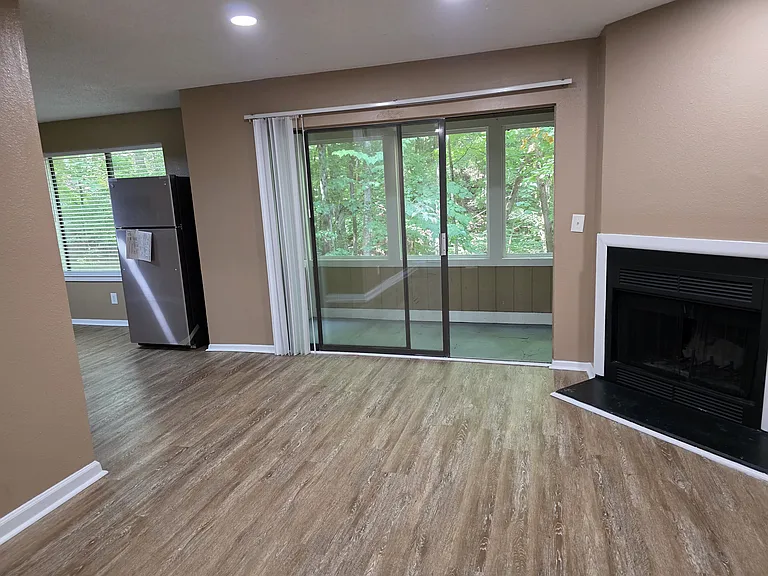 712 Seasons Pkwy — Photo 4