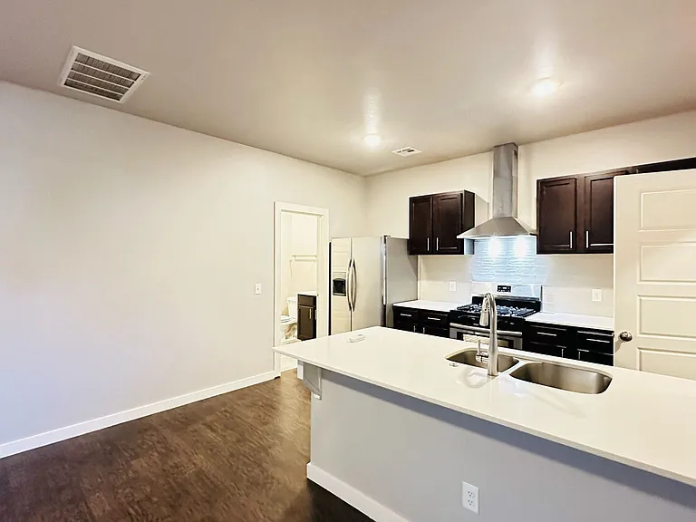 2116 Camino Del Plaza Ln — Photo 8