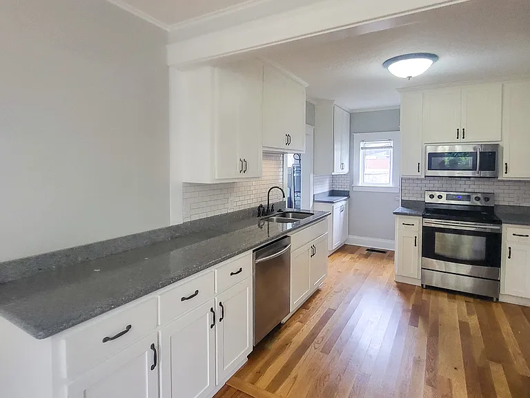 944 Cottage St NE — Photo 6