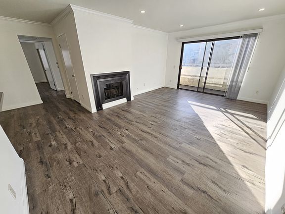 3rd image of 5718 Camellia Ave APT 101