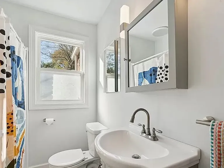 1403 E 51st St — Photo 12