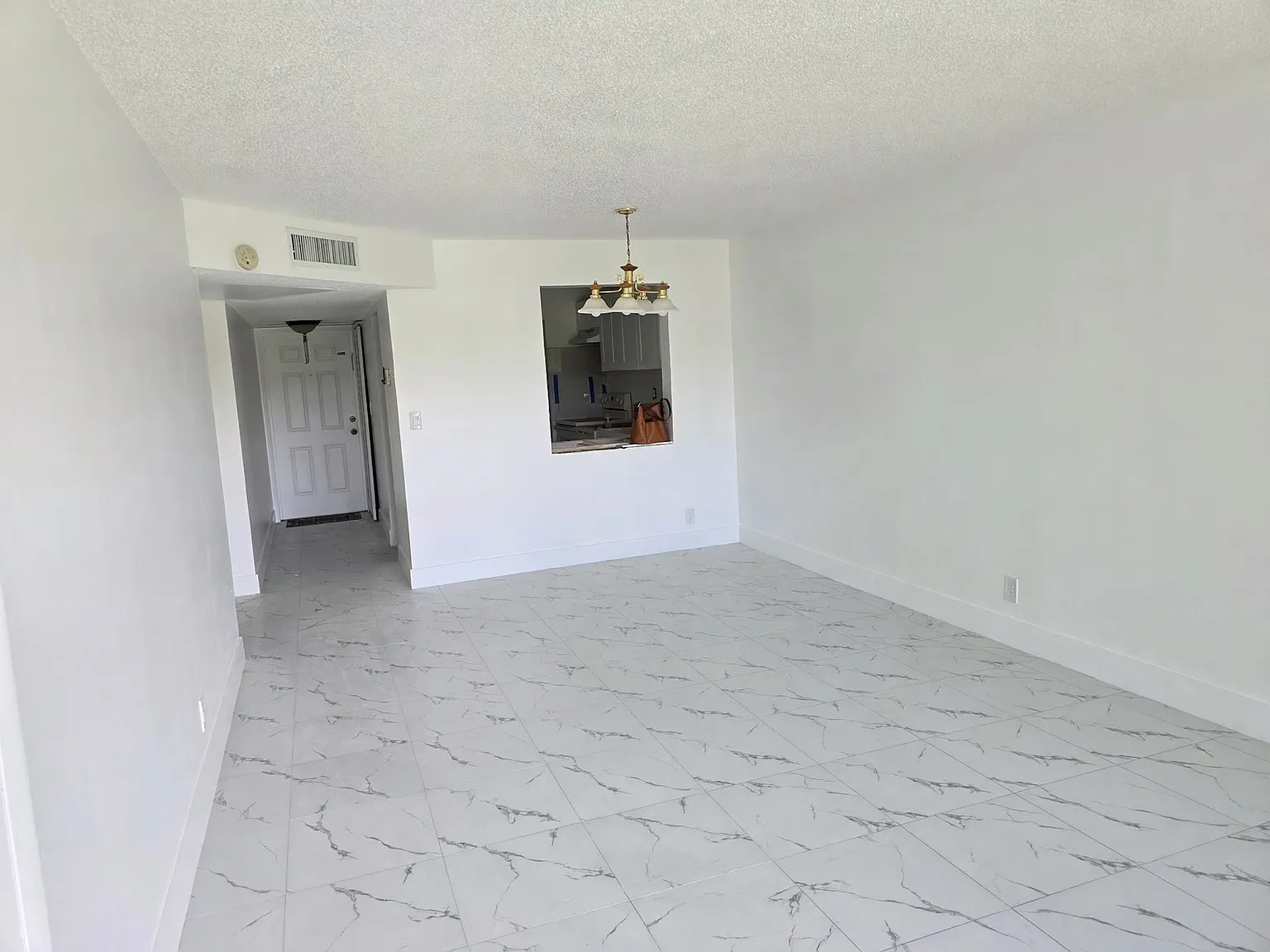 2 bed, 949 sqft, $1,800 — Photo 3