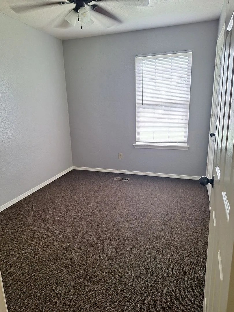 2 and 3 bedroom townhouses — Photo 4