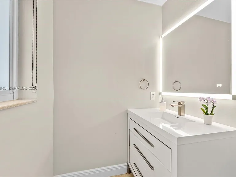 611 Santurce Ave — Photo 24