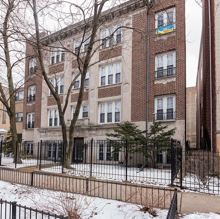 2nd image of 4241 N Kenmore Ave Unit 205