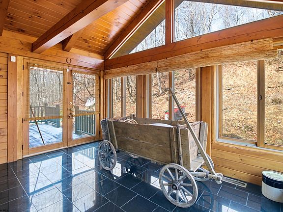 3rd image of 756 Pine Grove Rd