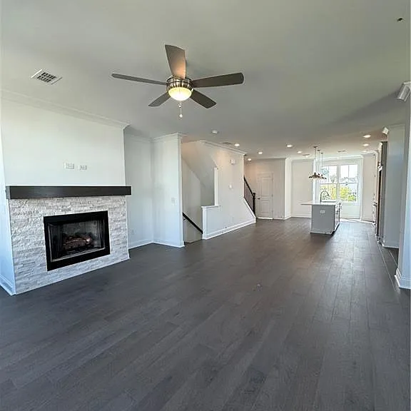 1112 Larkin Dr — Photo 2
