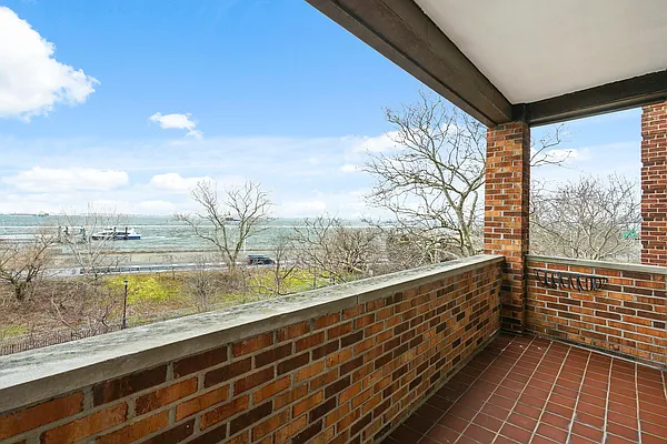 Sold by Daniel Gale Sotheby's International Realty | media 9