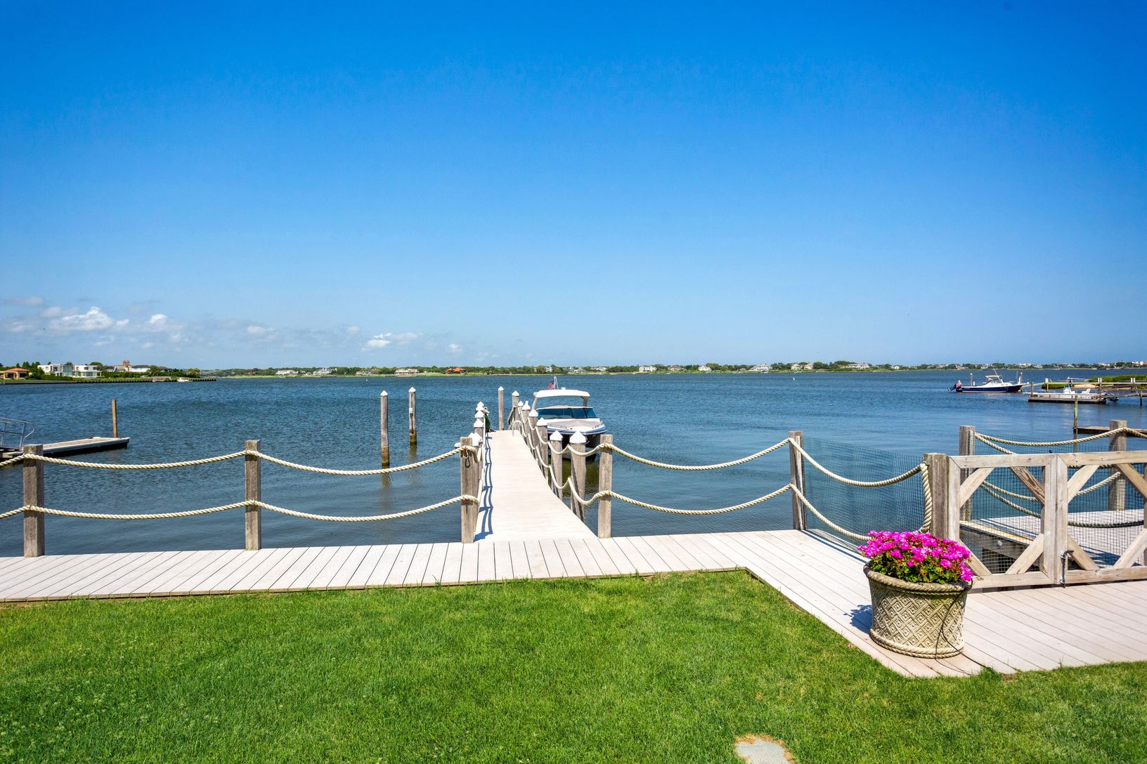  Lovely, 100 linear ft of bulkheaded Bayfront property