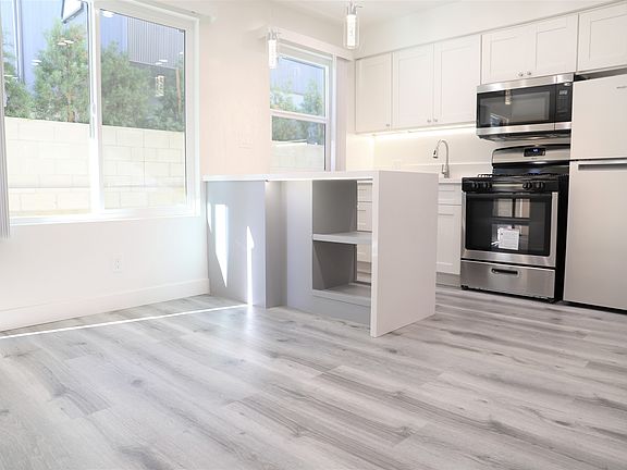 3rd image of 1706 Granville Ave #2A