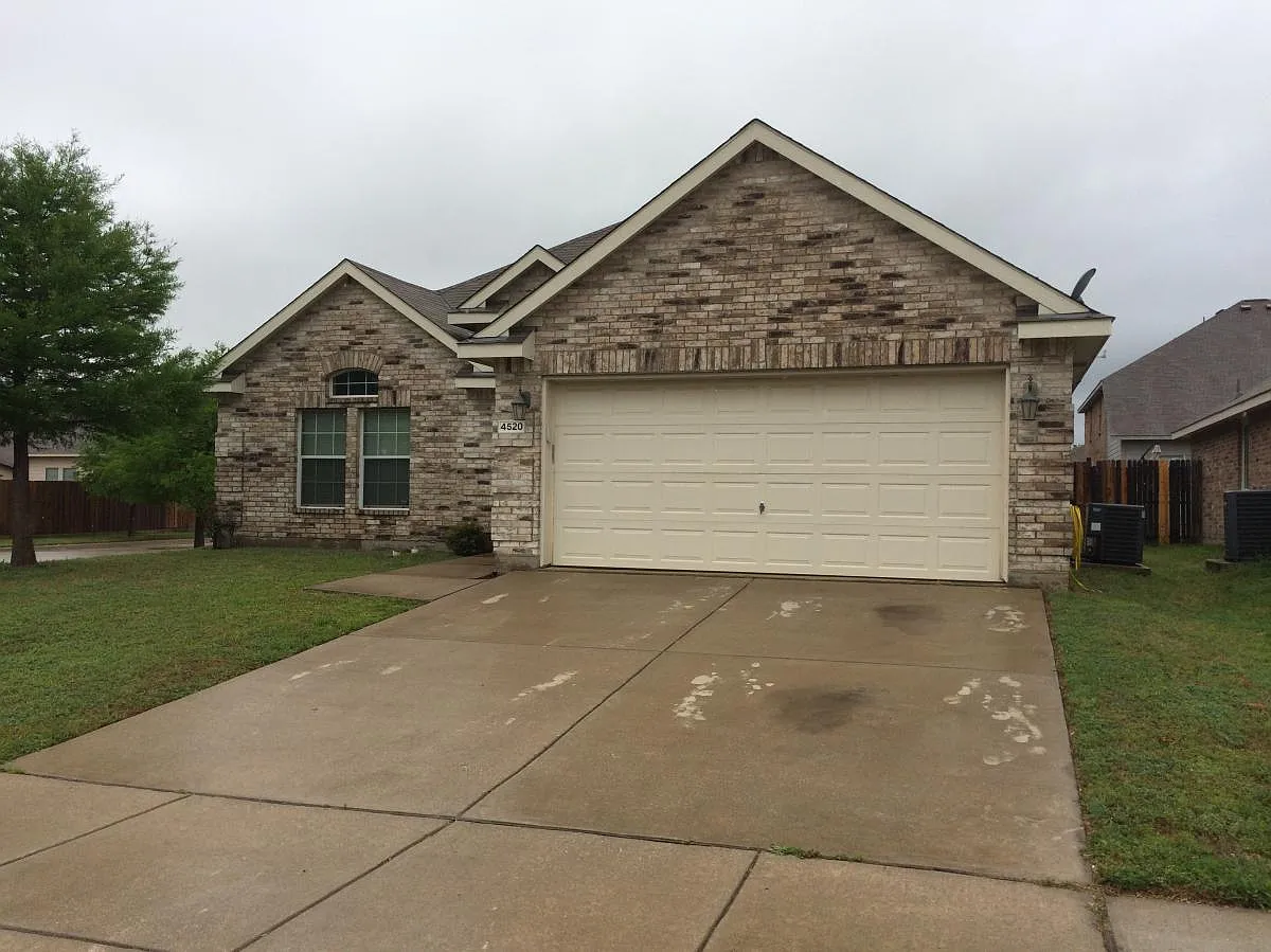 Building Photo - 4520 Redbud Dr