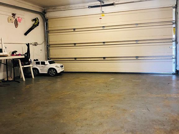 4th image of 1001 Sanford Dr