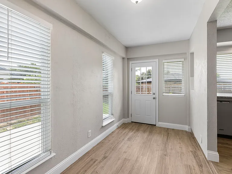 2032 Cedarwood Dr — Photo 9