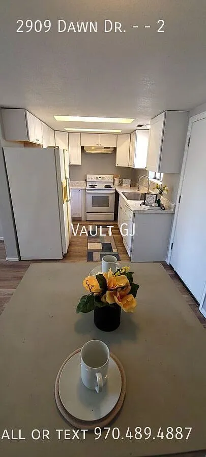 Updated 2bed 1.5 bath townhome *No Security Deposit* — Photo 2