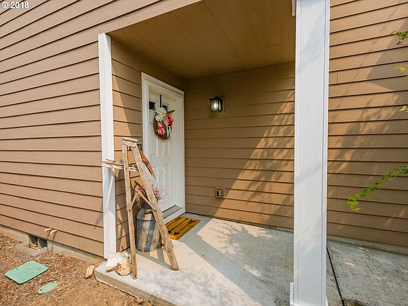 3rd image of 7430 NE 59th St