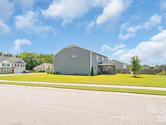 4th image of 45 Ridge Circle Dr