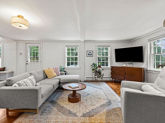5th image of 74 Derby St #74