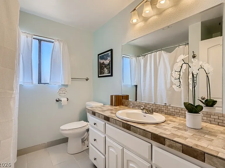 5945 N El Capitan Way — Photo 35