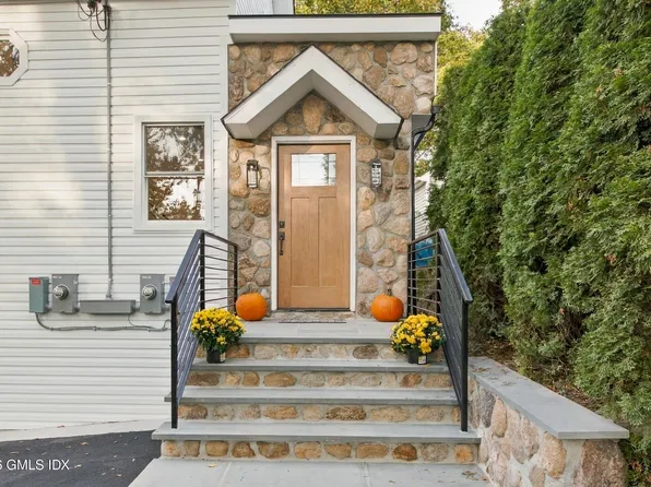 18 Booth Pl, Greenwich, CT 06830