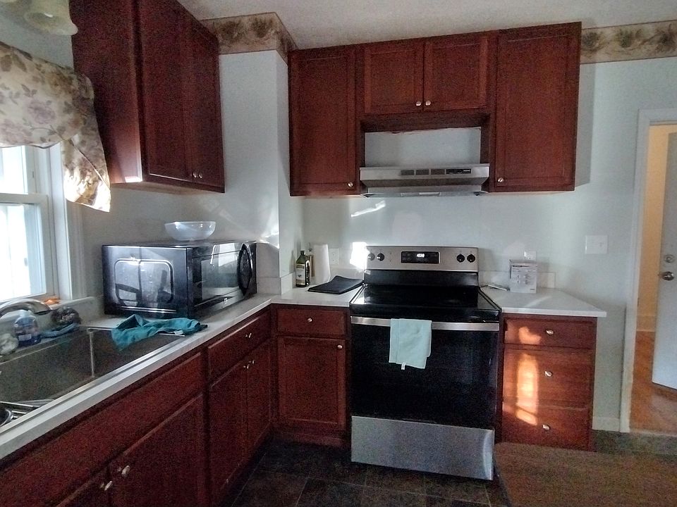 All new kitchen w stainless steel appliances!