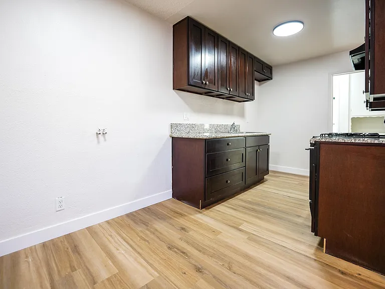 1020 W 11th St #1020 — Photo 12