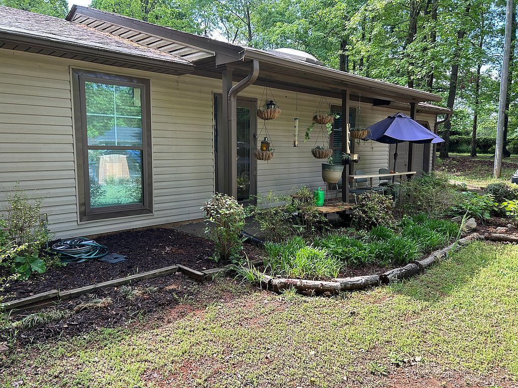 111 Bee Tree Ct - Property Image