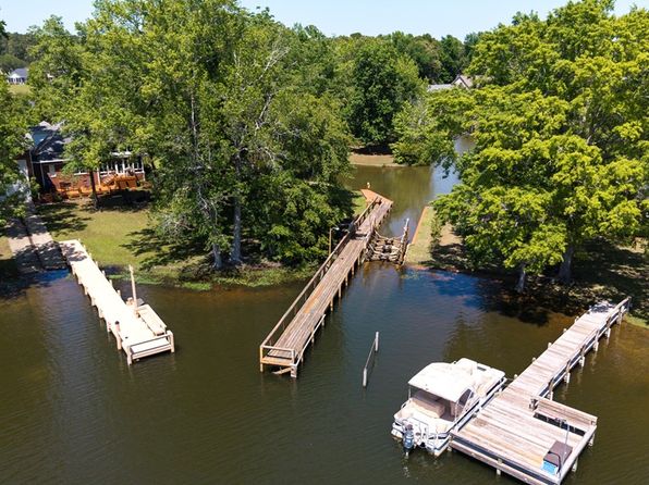 53 N Lake Cir, Manning, SC 29102
