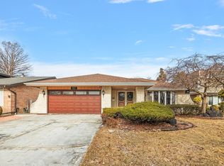 9137 S Tripp Ave, Oak Lawn, IL