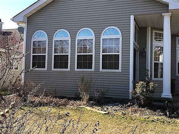 3rd image of 8 Candle Lake Ct