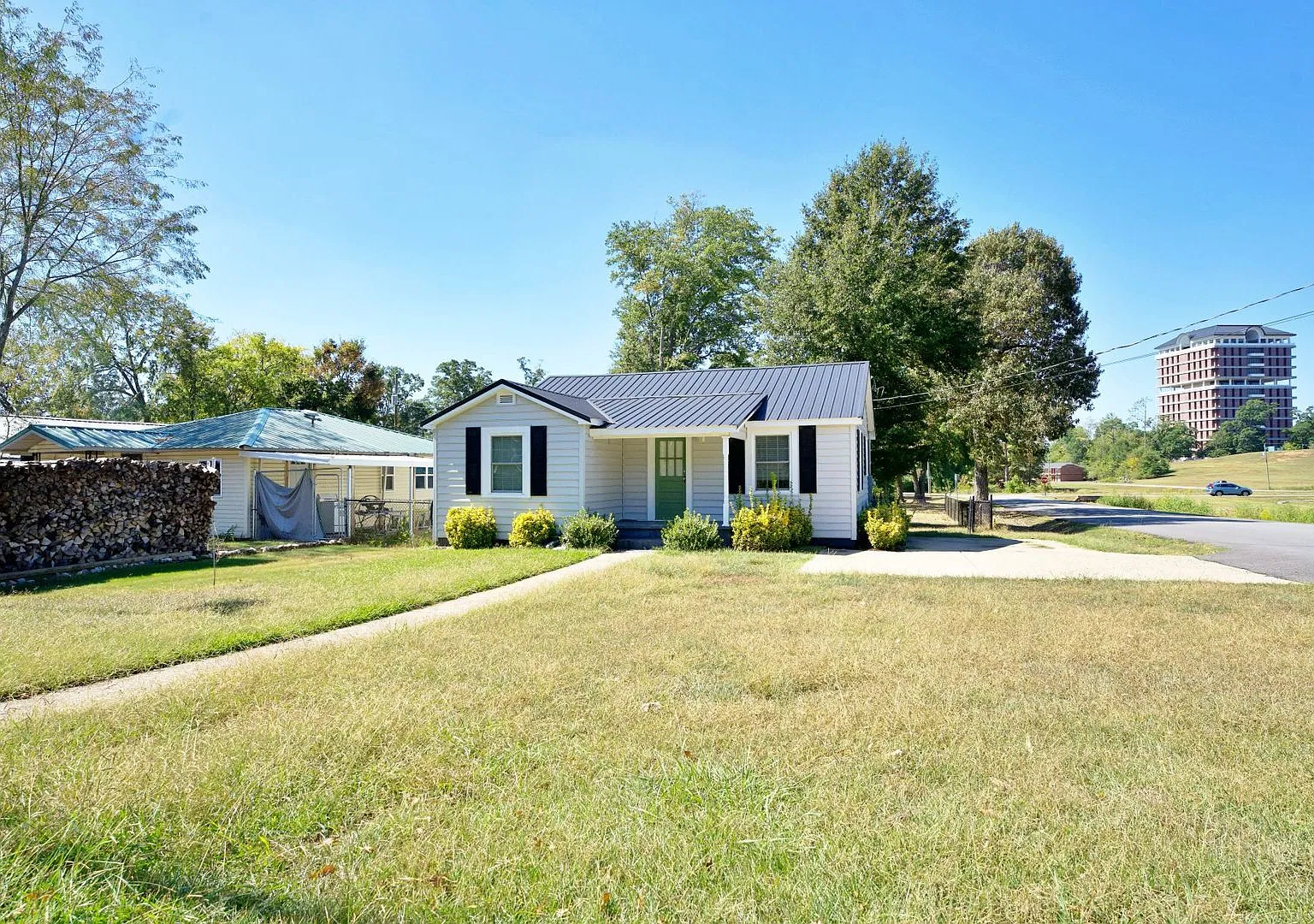 Great location. Fresh look. Affordable living near JSU! — Photo 1