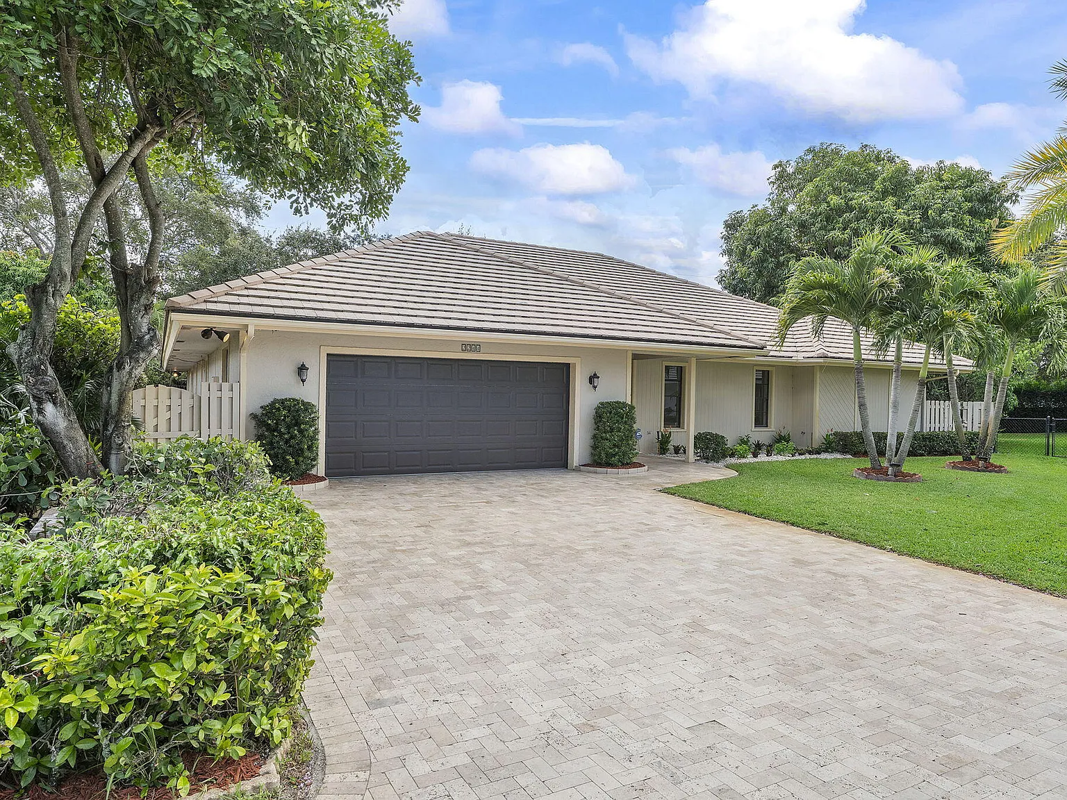 5 bed, 3.0 bath, 2767 sqft, $8,000 — Photo 3