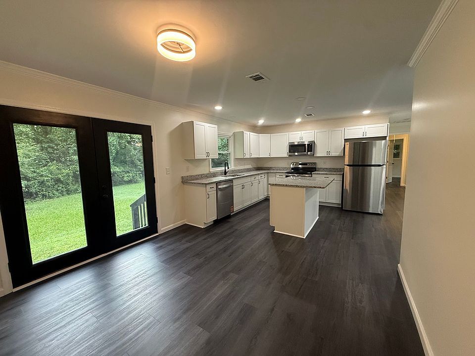 1st image of 23 Lovell St NE