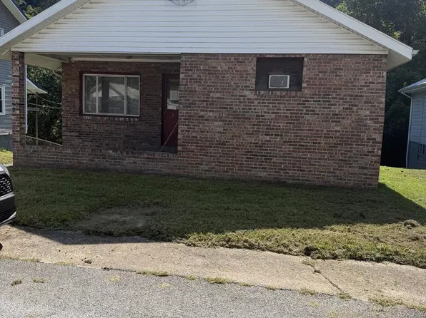 105 Yorktown Dr, Pikeville, KY 41501