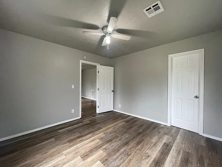 824 NW 45th St — Photo 10