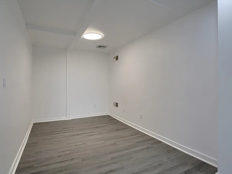 754 N Railroad St — Photo 6