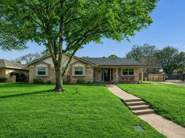 413 Baker Dr, Hurst, TX 76054