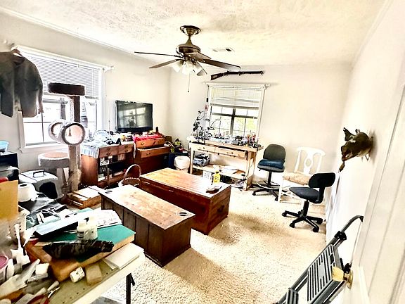 5th image of 717 Lakewood Dr NE