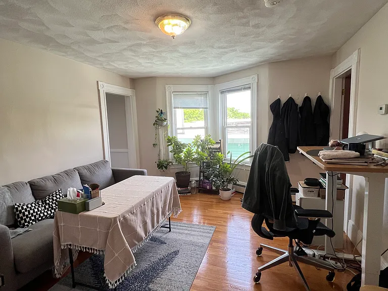 235 Columbia St #4R — Photo 2