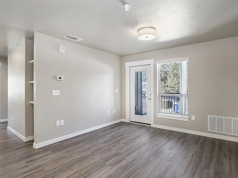 Stillwater Crossing Apartments — Photo 44