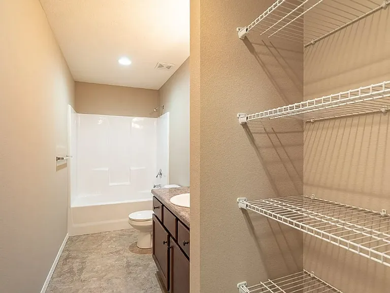 852 S Waco Ave — Photo 3