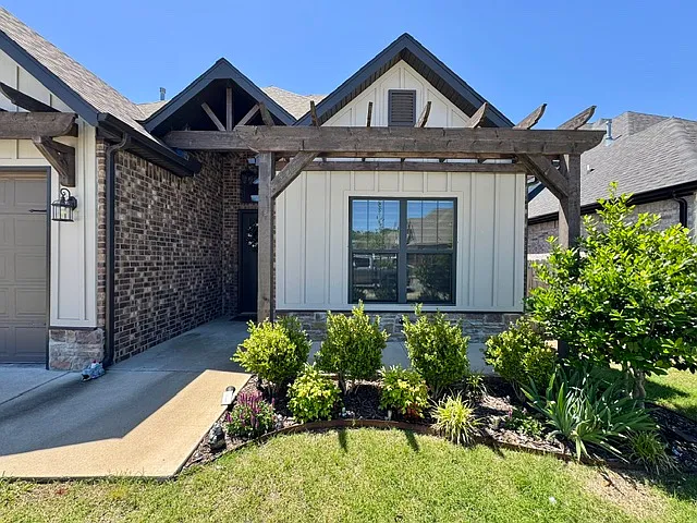 2979 W Sauter Ln — Photo 2