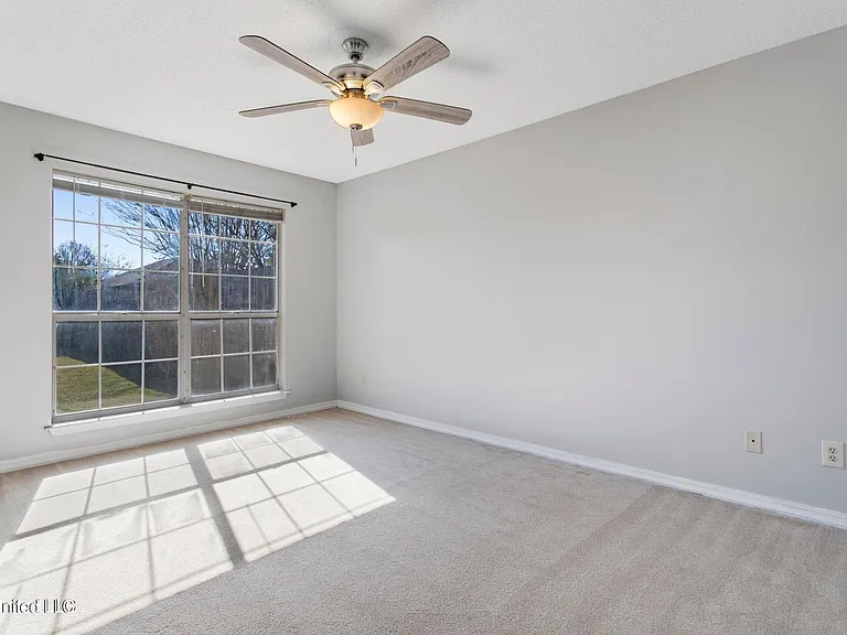 987 Bluff Rdg — Photo 16