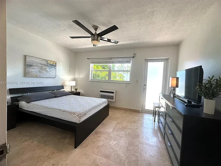 524 Washington Ave #208 — Photo 15