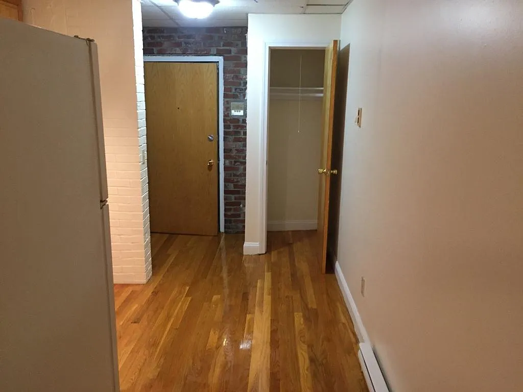 Studio, $2,300 — Photo 3