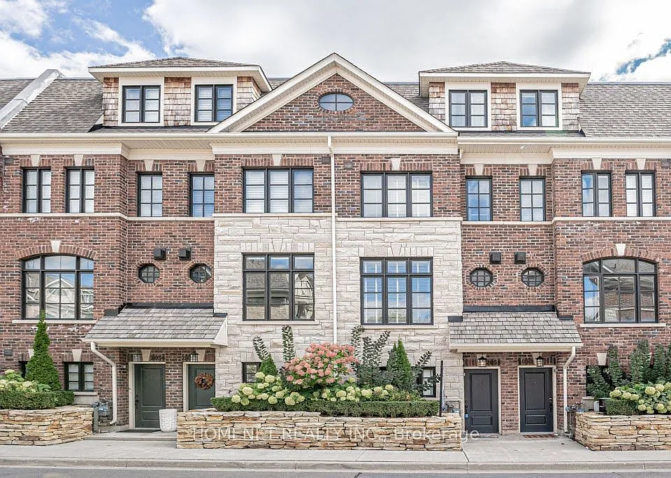 2058 Queensborough Gate