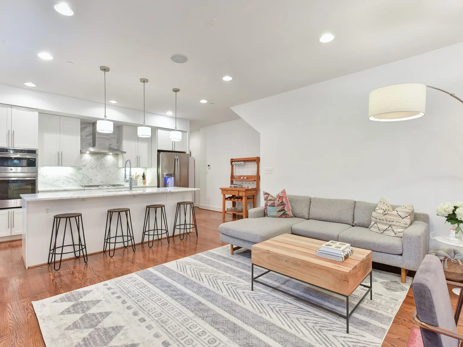 2 bed, 2.5 bath, 1400 sqft, $2,975 — Photo 2