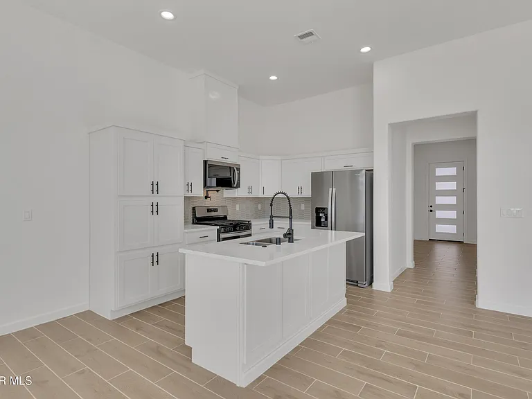 12716 Middlesbrough Ave — Photo 19