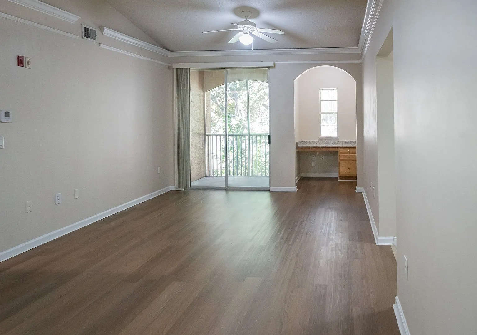 Available for Immediate Move in! Gorgeous 1 Bedroom Condo with Garage! — Photo 1