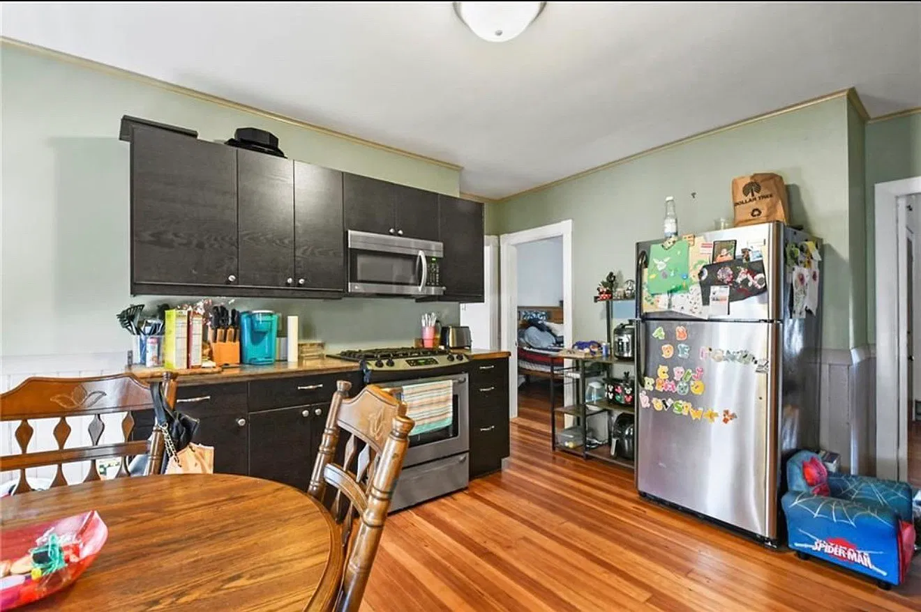 3 bed, 1155 sqft, $2,500 — Photo 3
