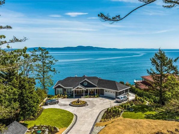 4585 Leyns Rd, Saanich, BC V8N 3A1